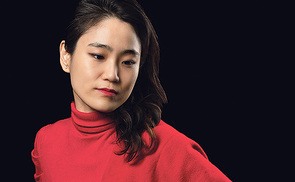 Einst Wunderkind, jetzt Dirigentin: Die aus Südkorea stammende Musikerin ist beim Brucknerfest zu Gast.
